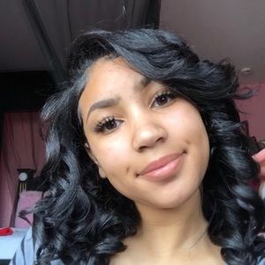 Meet your Posher, Alyssa